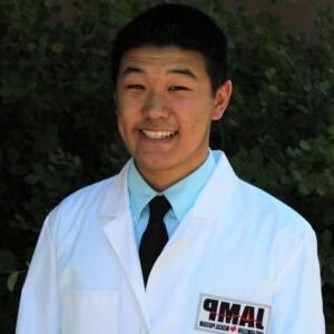 大学生Jesper Jiang将参加德州运动协会&M大学健康科学中心医学院今年秋天通过JAMP.